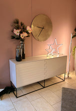 Laden Sie das Bild in den Galerie-Viewer, Sideboard Max Lack french grey matt, B/H/T 162 x 83 x 44,4 cm, 2 Türen, Ausstellungsstück