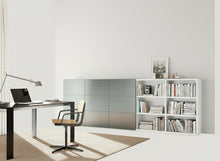 Laden Sie das Bild in den Galerie-Viewer, Kettnaker VITA Highboard in Lack matt – 353,2×115,7×35 cm, Drehtür links, Schiebetür über zwei Fächer im Arbeitszimmerambiente