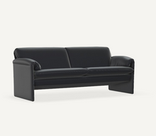 Laden Sie das Bild in den Galerie-Viewer, Leolux Bora Bora 2,5-Sitzer Sofa – ausgestellt bei Zeppenfeld Wohn Evolution in Olpe