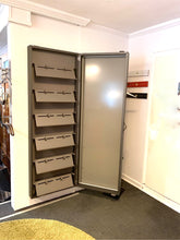 Laden Sie das Bild in den Galerie-Viewer, Kristalia BOXONE & BOX – extraflacher Design-Schrank 65×190×20 cm mit 180° Spiegeltür | Schuhschrank, Garderobe, Mehrzweck