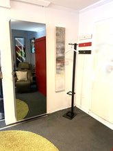 Laden Sie das Bild in den Galerie-Viewer, Kristalia_Boxone Footbox Schuhschrank Designmöbel Sauerland Möbel Zeppenfeld Olpe