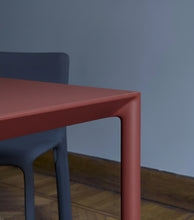 Laden Sie das Bild in den Galerie-Viewer, Kristalia Maki – Esstisch 209×75×100 cm | Fenix mit lackierter Kante | optional Ausziehtisch 256/303 cm | lackiertes Gestell