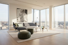 Laden Sie das Bild in den Galerie-Viewer, Leolux Devon 3-Sitzer Ecksofa mit breitem Longchair, modernes Designersofa mit feinen Naehten im Wohnambiente