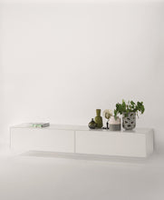 Laden Sie das Bild in den Galerie-Viewer, Piure Nex Pur Box Hängelowboard 2045800 in Weiß mit zwei Klappen – freigestelltes Produktbild, moderne Wandmontage In Wohnumgebung