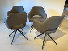 Laden Sie das Bild in den Galerie-Viewer, Stuhlgruppe aus 4 Akante Chicago Stühlen in grauem Stoff, modernes Design mit Drehfunktion.