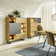 Laden Sie das Bild in den Galerie-Viewer, Anrei Puro Style Highboard 97,1×145,6×39 cm mit Rahmenfuß schwarz, 3 Türen und 3 Nischen im Wohnambiente