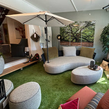 Laden Sie das Bild in den Galerie-Viewer, Integrierter Sonnenschirm der Bullfrog Outdoor-Lounge „Lagoon“ mit ca. 80 cm Überstand Loungemöbel Ausstellugnsstück Sale Abverkauf SchnäppchenGartenmöbel Designmöbel Zeppenfeld Olpe Wohn Evolution
