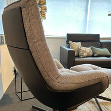 Laden Sie das Bild in den Galerie-Viewer, Stoff Noah – Gruppe T (Detail) am BW Daron Rückansicht