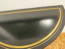 Laden Sie das Bild in den Galerie-Viewer, Obere Ansicht der Konsole 0483, goldverzierte Platte in Halbrundform mit feinem Zierrand, leichte Gebrauchsspuren