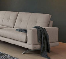Laden Sie das Bild in den Galerie-Viewer, Designer Sofa MOON von Frommholz – hochwertiges Ausstellungsstück in Stoff grau