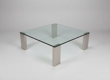 Laden Sie das Bild in den Galerie-Viewer, Solmet Glascouchtisch Giava mit Kristallglasplatte und satiniertem Edelstahlgestell, Ausstellungsstück 100 x 100 cm