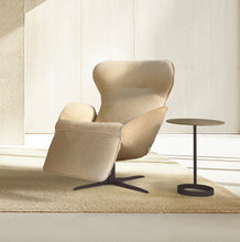 Laden Sie das Bild in den Galerie-Viewer, Jori Relaxsessel Daydreamer JR-7450 ltd. Edition  Arctic: Arctic: Rücken Nubuk Cream, Sitzfläche Mumble 02 Gesso, Gestell Pulverbeschichtet bronze
