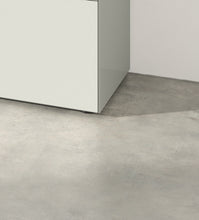 Laden Sie das Bild in den Galerie-Viewer, Detailaufnahme eines runden Fußes vom Kettnaker Highboard Case, modernes Möbeldesign