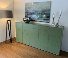 Laden Sie das Bild in den Galerie-Viewer, Seitenansicht – schlanke Tiefe 37 cm beim SOMA Highboard