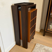 Laden Sie das Bild in den Galerie-Viewer, Klassische italienische Kommode Annibale Colombo mit 4 Schubladen und Tablett