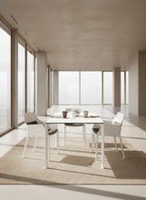 Laden Sie das Bild in den Galerie-Viewer, Detail – Fenix-Oberfläche mit lackierter Kante (soft-touch, matt)