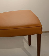 Laden Sie das Bild in den Galerie-Viewer, Detail Kappnaht am Lavida Diverso in Leder Orange