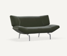 Laden Sie das Bild in den Galerie-Viewer, Leolux Devon 2-Sitzer Sofa als Freisteller, kompakte Proportionen und filigrane Metallfuessen