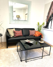 Laden Sie das Bild in den Galerie-Viewer, Bora Bora Sofa von Leolux in stilvoll eingerichtetem Wohnzimmer – Design trifft Gemütlichkeit.