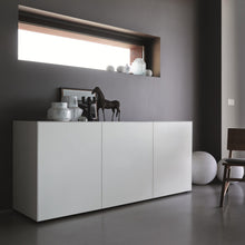 Laden Sie das Bild in den Galerie-Viewer, Mattweißes Sideboard Piure Nex Pur Box 2020500 mit 3 Türen – minimalistisches Wohndesign mit stilvoller Dekoration