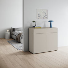 Laden Sie das Bild in den Galerie-Viewer, Piure Nex Pur Box 2033800 in Silk – 2 Türen + 1 Schub, 120×100×48 cm, grifflos, Tip-On.