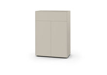 Laden Sie das Bild in den Galerie-Viewer, Designkommode Piure Nex Pur Box 2041300 in silk – eleganter Freisteller mit klarer Linienführung, zwei Türen und Schubkasten, ideal für kompakte Räume