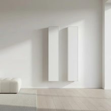 Laden Sie das Bild in den Galerie-Viewer, Schmaler, wandhängender Hängeschrank Piure 2046700 im Flur/Wohnbereich, seidenmatter Mattlack
