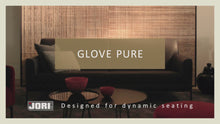 Laden und Abspielen von Videos im Galerie-Viewer, Video zeigt das Jori Glove Pure Loungesofa mit verstellbaren Armlehnen – eleganter Funktionsmechanismus ermöglicht flexible Sitz- und Liegepositionen. Klare, organische Linien und minimalistisches Design vereinen Komfort mit moderner Wohnästhetik.