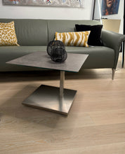 Laden Sie das Bild in den Galerie-Viewer, Beistelltisch 60×60 cm – Edelstahlgestell und Keramikplatte, rollbar; passend für Duett K526 & Kolo K726 (DUO/pOp)