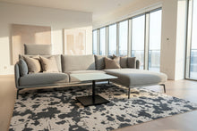 Laden Sie das Bild in den Galerie-Viewer, Beistelltisch 60×60 cm – Optiwhite-Glas mit Nanostruktur, unterlackiert nach RAL/NCS/Sikkens, rollbar; passend für Duett K526 & Kolo K726 (DUO/pOp)