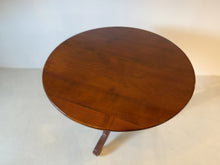 Laden Sie das Bild in den Galerie-Viewer, Kleiner runder Massivholz-Esstisch Scholtissek Tradition, edles Kirschbaumholz, Ø 85 cm.
