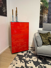 Laden Sie das Bild in den Galerie-Viewer, Scholtissek Kommode Novus 5 Schubladen 60 x 110 x 42 cm, Glas rot hochglänzend