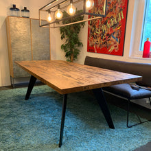 Laden Sie das Bild in den Galerie-Viewer, Scholtissek Esstisch Talio mit Tischplatte aus Salzeiche und Rohstahlgestell in industriellem Design, Ausstellungsstück in Olpe