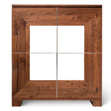 Laden Sie das Bild in den Galerie-Viewer, Scholtissek mittlerer Schrank Carus, Astnuss mit weißem Glas