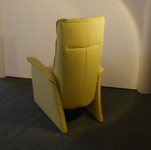 Laden Sie das Bild in den Galerie-Viewer, Relaxsessel AERA Sitting Vision Smart Next NX-312 NX312 Fernsehsessel Stoff Möbel Zeppenfeld Olpe Designmöbel Sauerland Ausstellugnsstück Schnäppc (3)