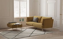 Laden Sie das Bild in den Galerie-Viewer, Detailansicht Sofa Mara – Aluminium- oder Holzfüße in verschiedenen Ausführungen