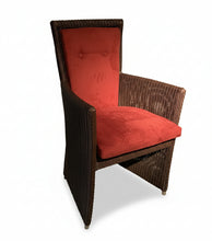 Laden Sie das Bild in den Galerie-Viewer, Detail Polsterung Alcantara bordeaux – Sitz & Rücken