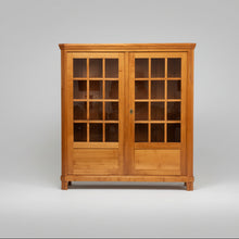 Laden Sie das Bild in den Galerie-Viewer, Camargue Vorratsschrank – mundgeblasene, einzeln verleistete Scheiben, Freisteller