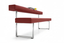 Laden Sie das Bild in den Galerie-Viewer, Detailansicht Permesso Bank in Rot – Leder und kantiges Gestell