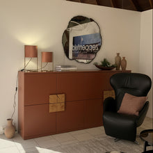 Laden Sie das Bild in den Galerie-Viewer, Relaxsessel Daydreamer in schwarzem Leder mit modernem Design und hohem Komfort, verstellbarer Rückenlehne und Drehfuß