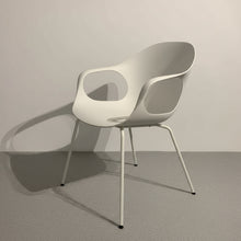 Laden Sie das Bild in den Galerie-Viewer, Elephant Chair – 3/4-Ansicht links, Polyurethan Weiß (PO01), 4-Fuß weiß