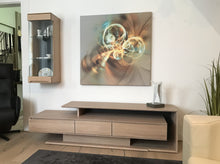 Laden Sie das Bild in den Galerie-Viewer, Detail Eiche massiv weiß geölt – fein geölte Oberfläche der Wohnwand Verona