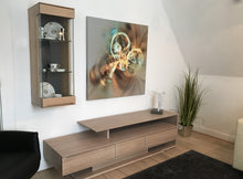 Laden Sie das Bild in den Galerie-Viewer, Wohnwand Verona aus Eiche massiv weiß geölt – Front im Wohnambiente, 210×200×50 cm