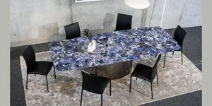 Moderner ausziehbarer Esstisch Adler 1224 von Draenert aus Naturstein mit skulpturalem Mittelfuß in elegantem Design, perfekt für stilvolle Essbereiche