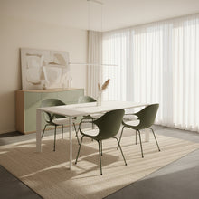 Laden Sie das Bild in den Galerie-Viewer, Esszimmereinrichtung mit Anrei Highboard Puro Wave Kristalia Ausziehtisch Nori in weiß und Elephant Chair Schalenstühlen in grün mit weißen Kissen

