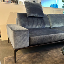 Laden Sie das Bild in den Galerie-Viewer, Ausstellungsstück Abverkauf Sale Bielefelder Werkstätten Sofa Spirit Möbel zeppenfeld Olpe Designmöbel Sauerland Longchair Ecksofa Wohnlandschaft
