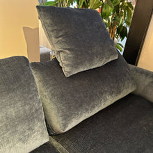 Laden Sie das Bild in den Galerie-Viewer, Ausstellungsstück Abverkauf Sale Bielefelder Werkstätten Sofa Spirit Möbel zeppenfeld Olpe Designmöbel Sauerland Longchair Ecksofa Wohnlandschaft

