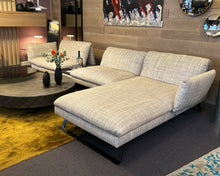 Laden Sie das Bild in den Galerie-Viewer, Bielefelder Werkstätten Ecksofa Heaven, Funktionssofa Stoff Longchair links oder rechts anbaubar!
