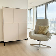 Laden Sie das Bild in den Galerie-Viewer, Kettnaker Highboard Case – Design-Highboard mit 4 Türen B/H/T: 100 × 134,4 × 39 cm - Möbelhaus H. Zeppenfeld GmbH
