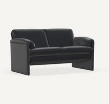 Laden Sie das Bild in den Galerie-Viewer, Leolux Bora Bora 2-Sitzer Sofa – ausgestellt bei Zeppenfeld Wohn Evolution in Olpe
